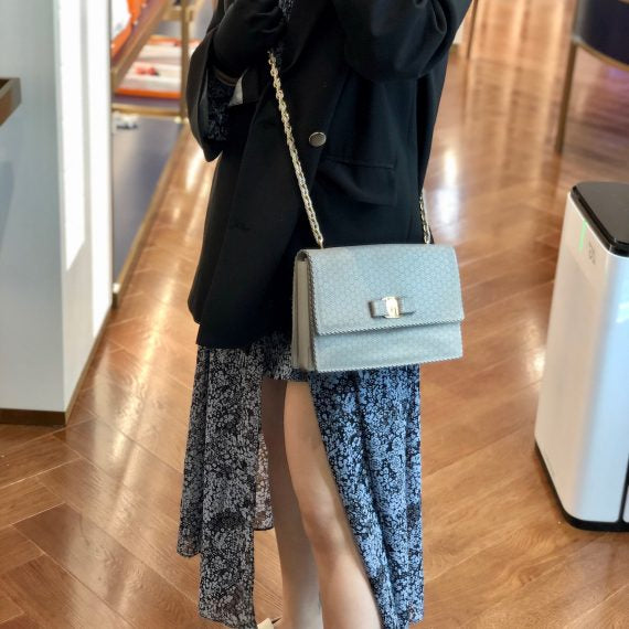 Ferragamo Grey Vara Ginny Leather Crossbody Bag - Jiaxyk