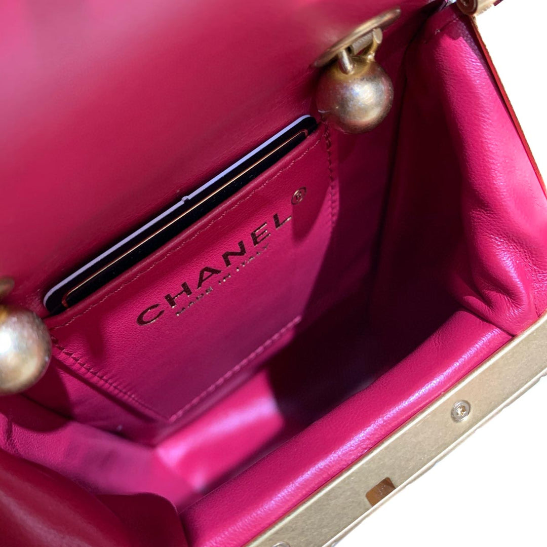 Chanel Medium Gold Kiss Lock Bag - Jiaxyk