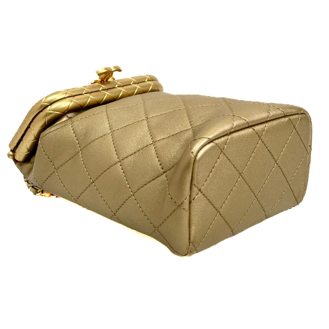 Chanel Medium Gold Kiss Lock Bag - Jiaxyk