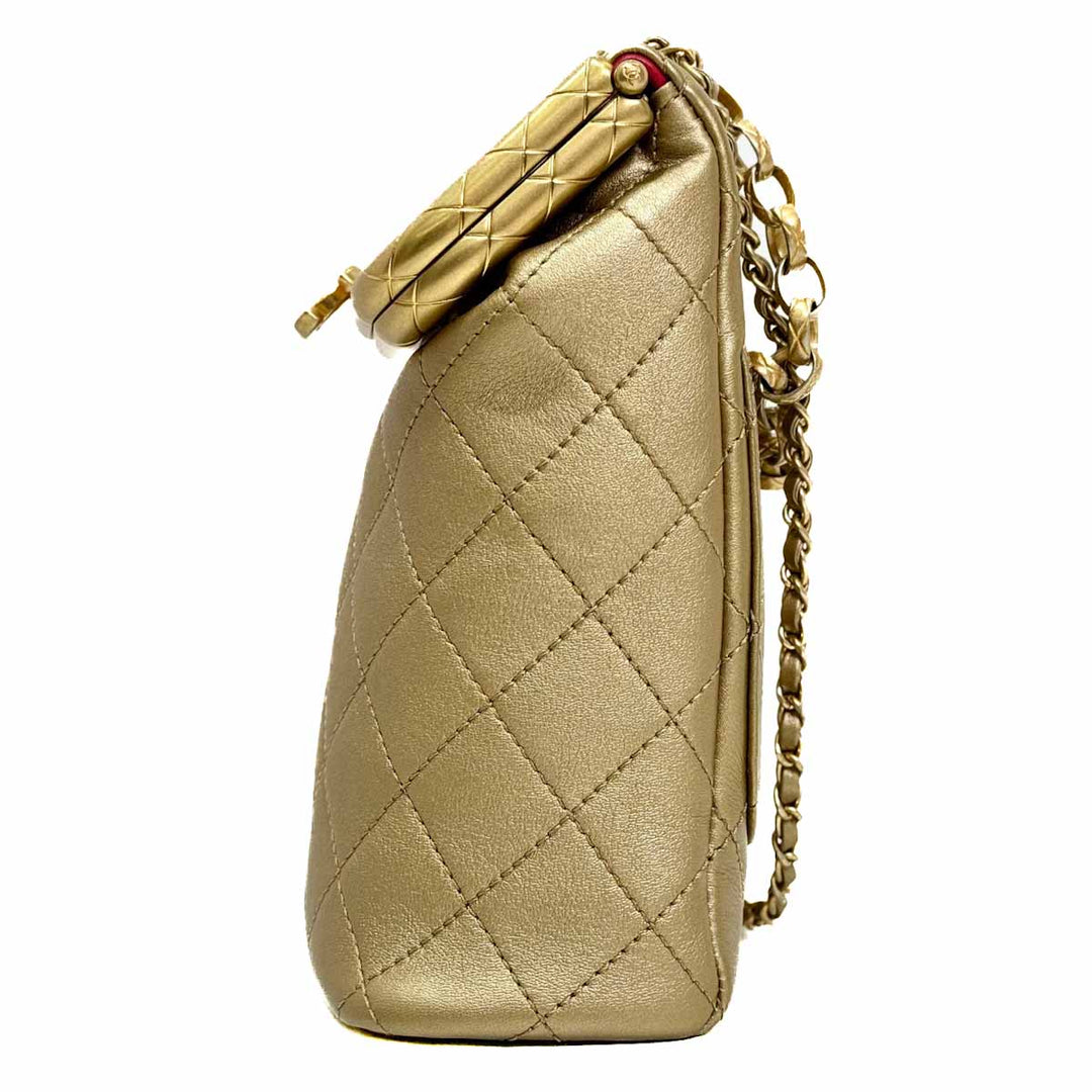 Chanel Medium Gold Kiss Lock Bag - Jiaxyk