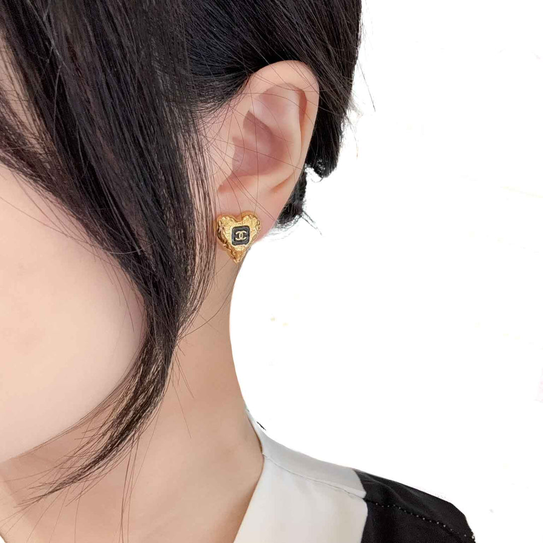 Chanel 23K Black/Gold CC Heart Earrings - Jiaxyk