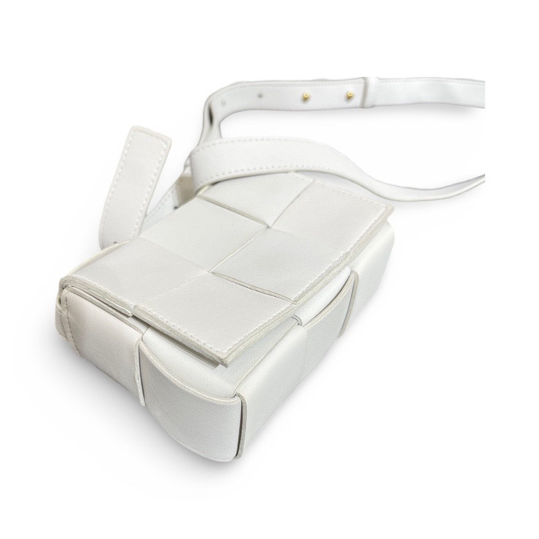 Bottega Veneta White Candy Cassette Belt Bag - Jiaxyk