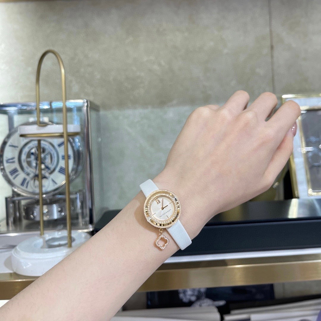 Van Cleef & Arpels Charms Quartz Watch - Jiaxyk
