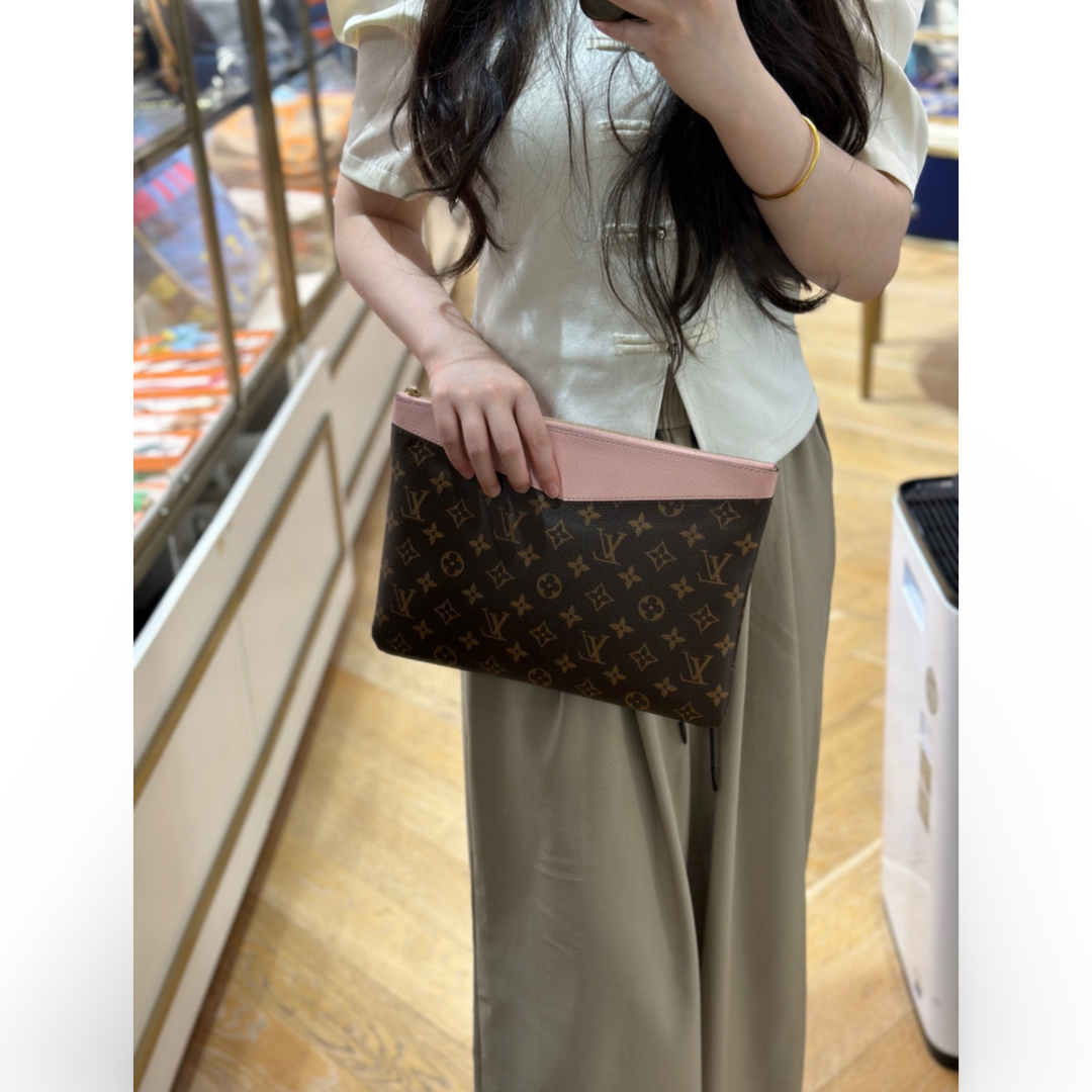 Louis Vuitton Monogram Daily Pouch - Jiaxyk