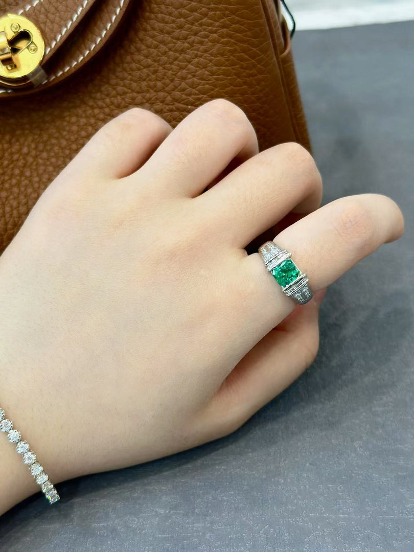 Emerald Ring D1.01 d0.06ct 18K,Columbia GRC Minor