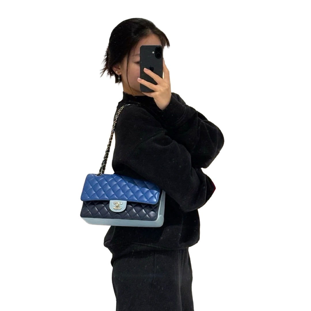 Pre-owned Chanel Classic Flap Medium Bag Blue Lambskin - photo 10