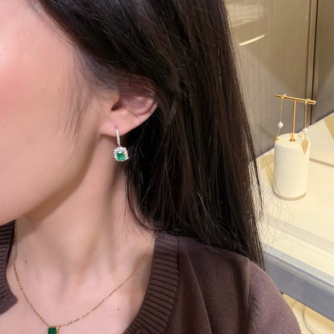 Natural Emerald Earrings D1.57ct d0.69ct. 18K Zambia
