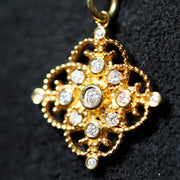 Natural White Diamond Vintage Hollow-out Necklace D0.067ct. 18K