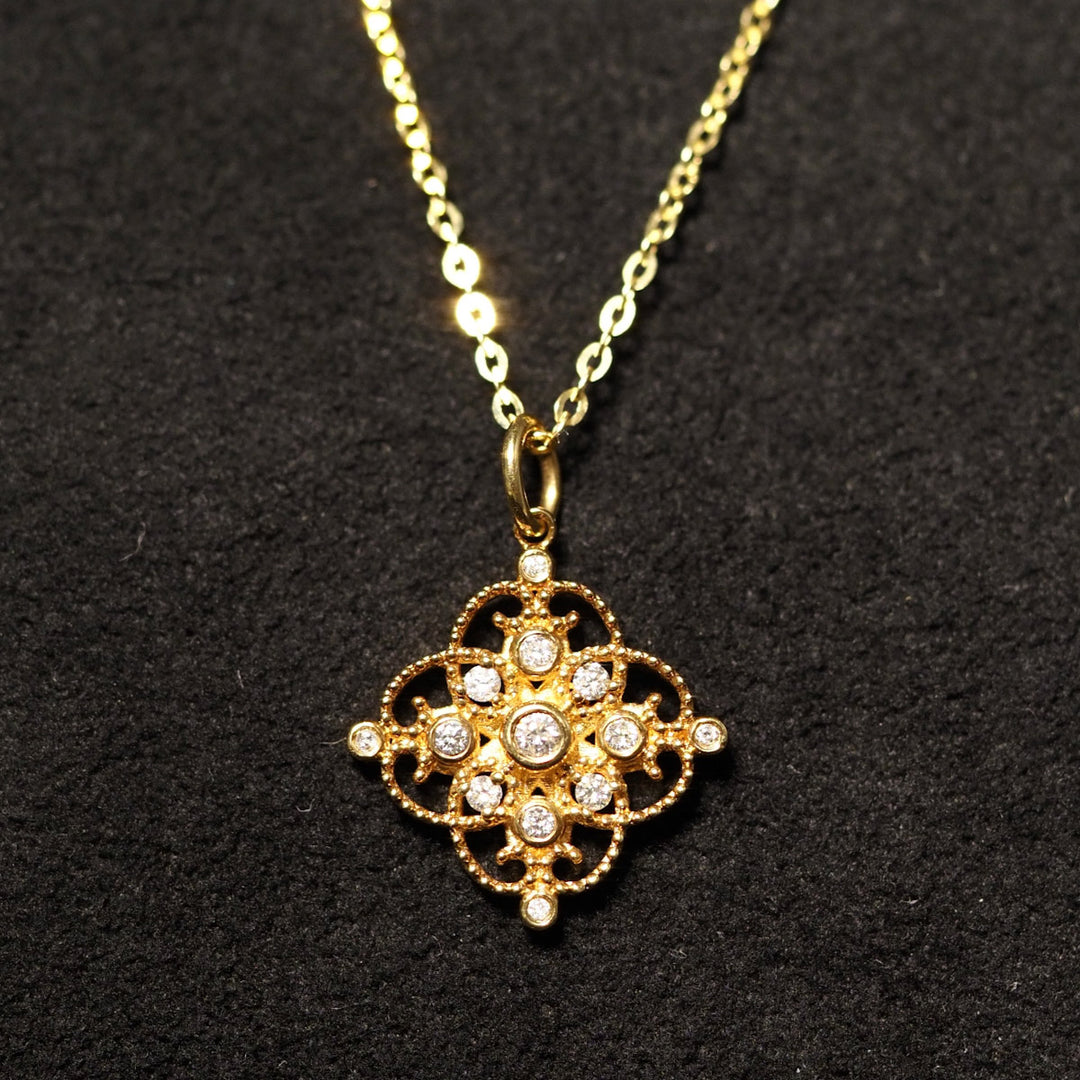 Natural White Diamond Vintage Hollow-out Necklace D0.067ct. 18K
