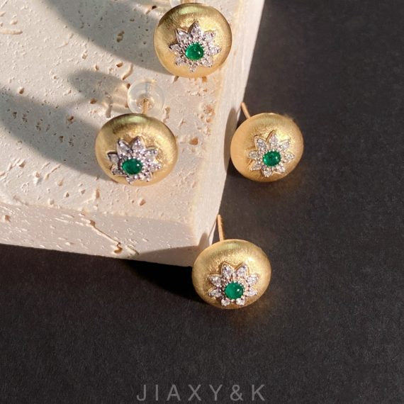 Round Emerald Ear Studs