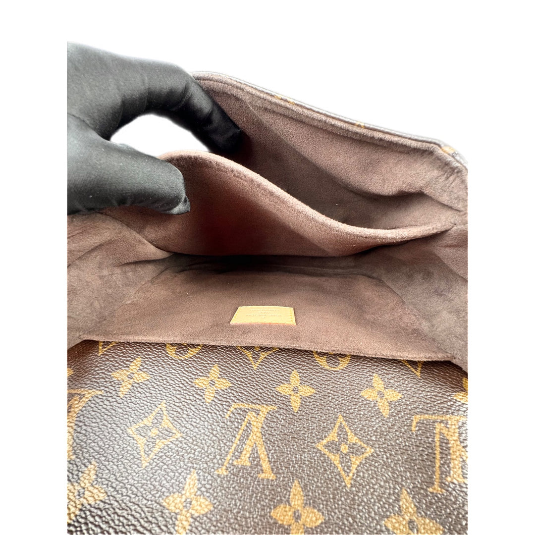 Louis Vuitton Pochette Métis Bag