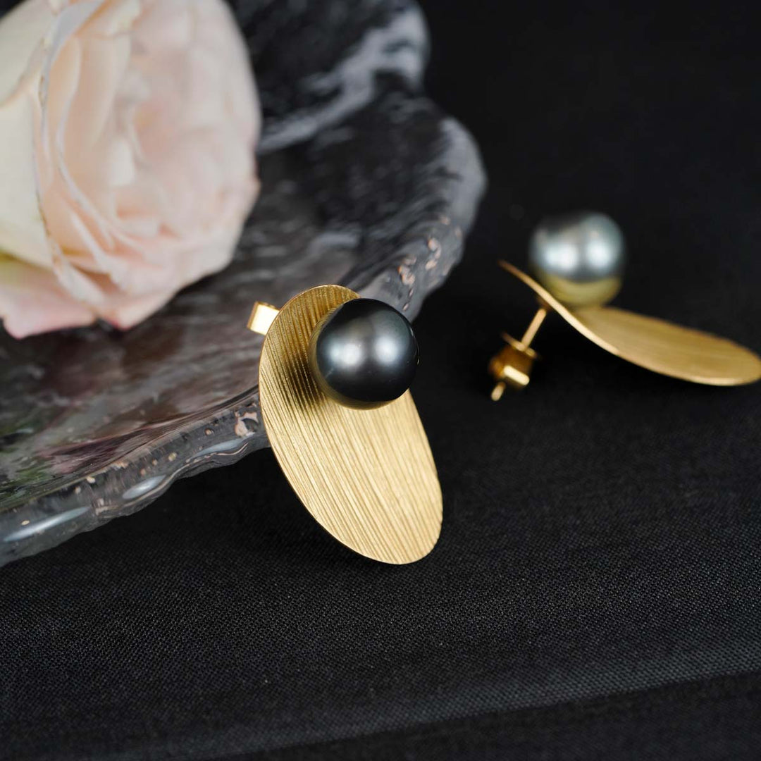 Natural Tahiti Black Pearl Stud Earrings 10.8+10.9mm 18K Gold