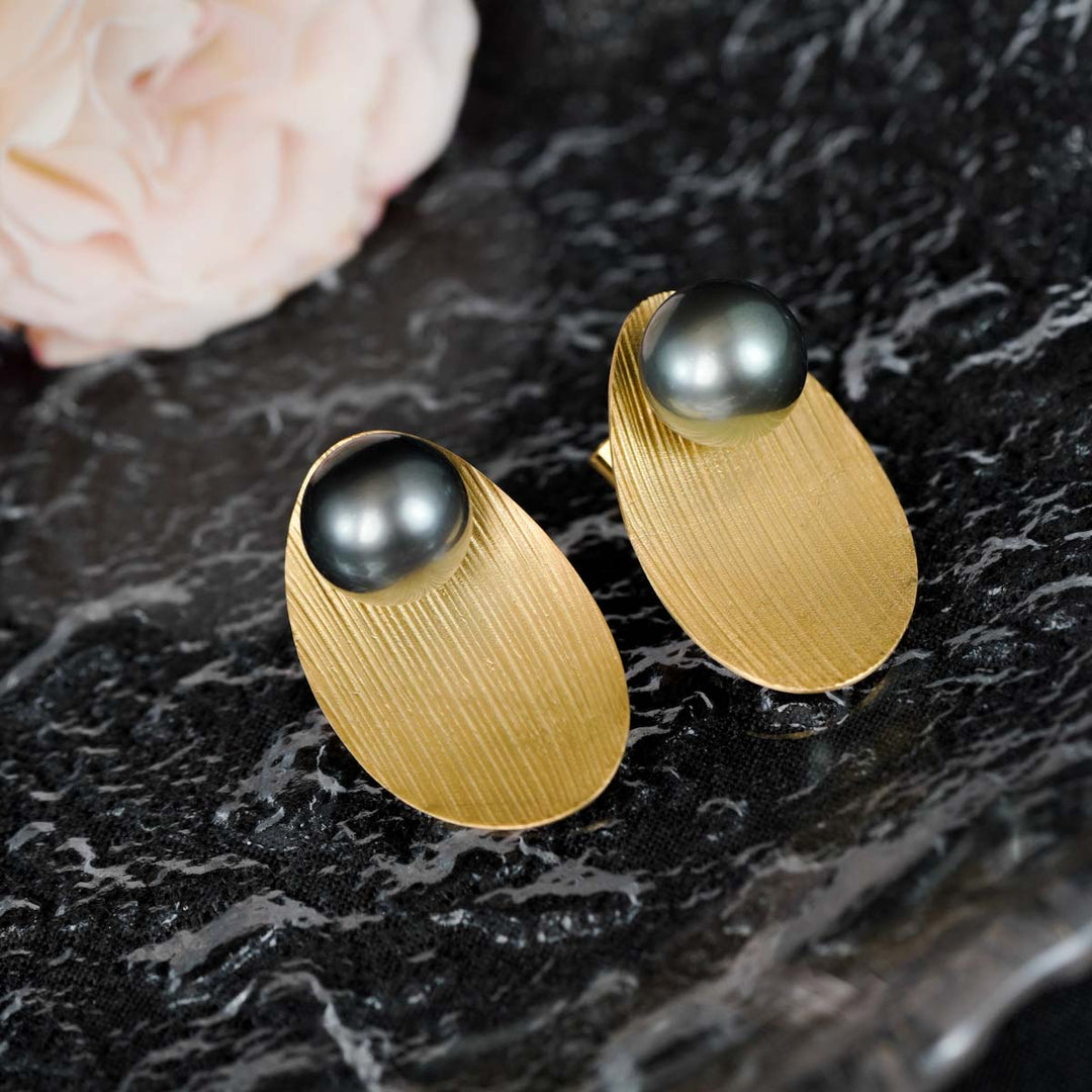 Natural Tahiti Black Pearl Stud Earrings 10.8+10.9mm 18K Gold