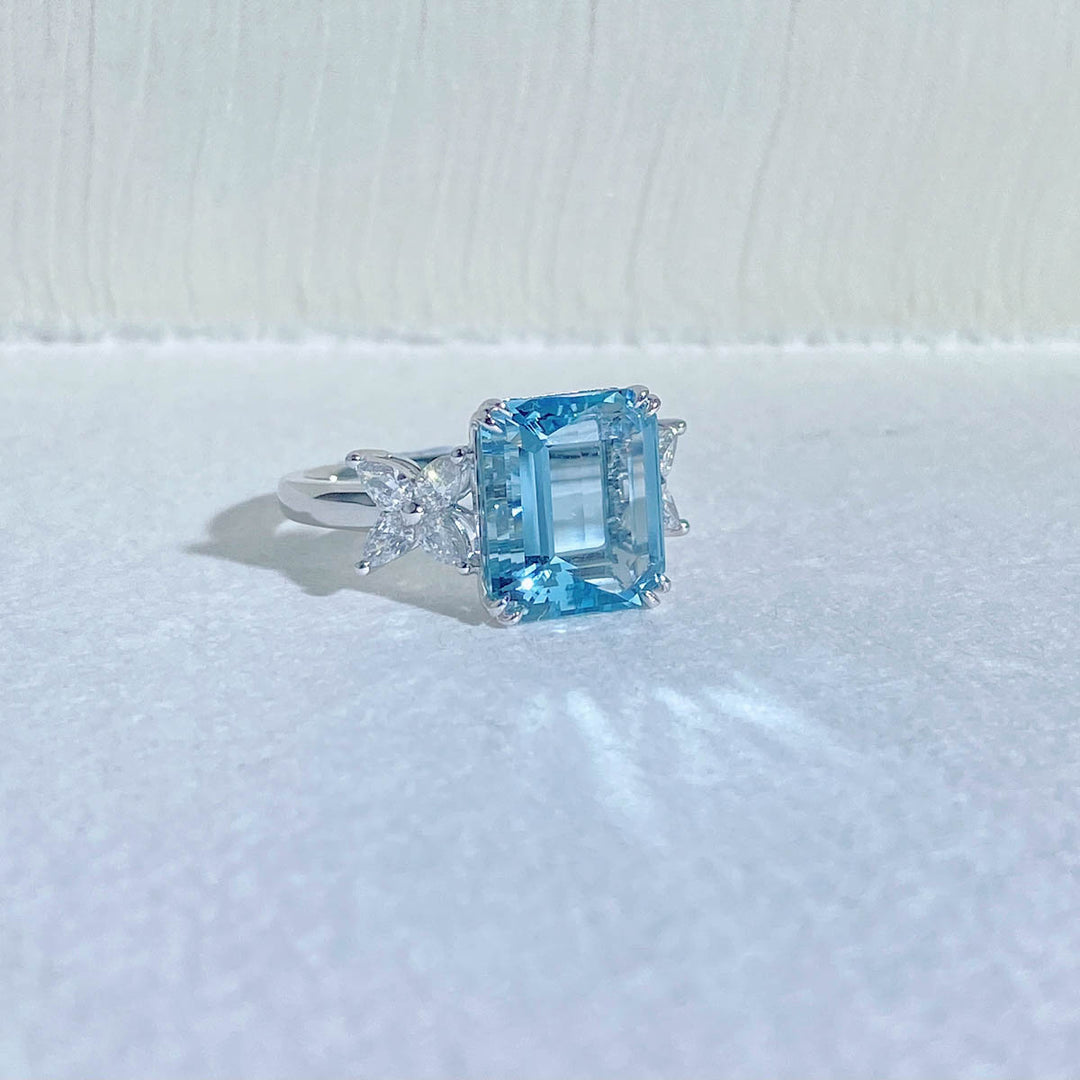 Natural Santa Maria Aquamarine Ring D4.57ct d0.57ct. 18K Gold, GUILD