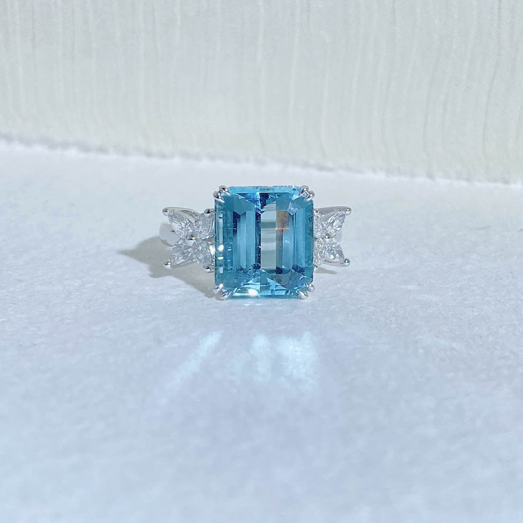Natural Santa Maria Aquamarine Ring D4.57ct d0.57ct. 18K Gold, GUILD