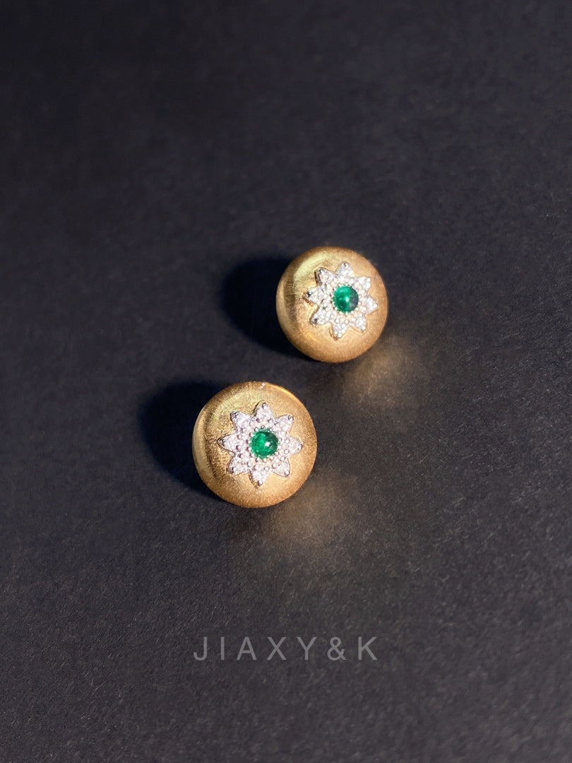 Round Emerald Ear Studs