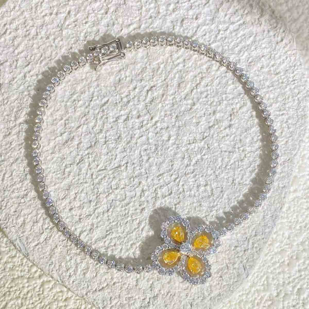 Natural Yellow Diamond Clover Bracelet D0.40ct d1.65ct. 18K