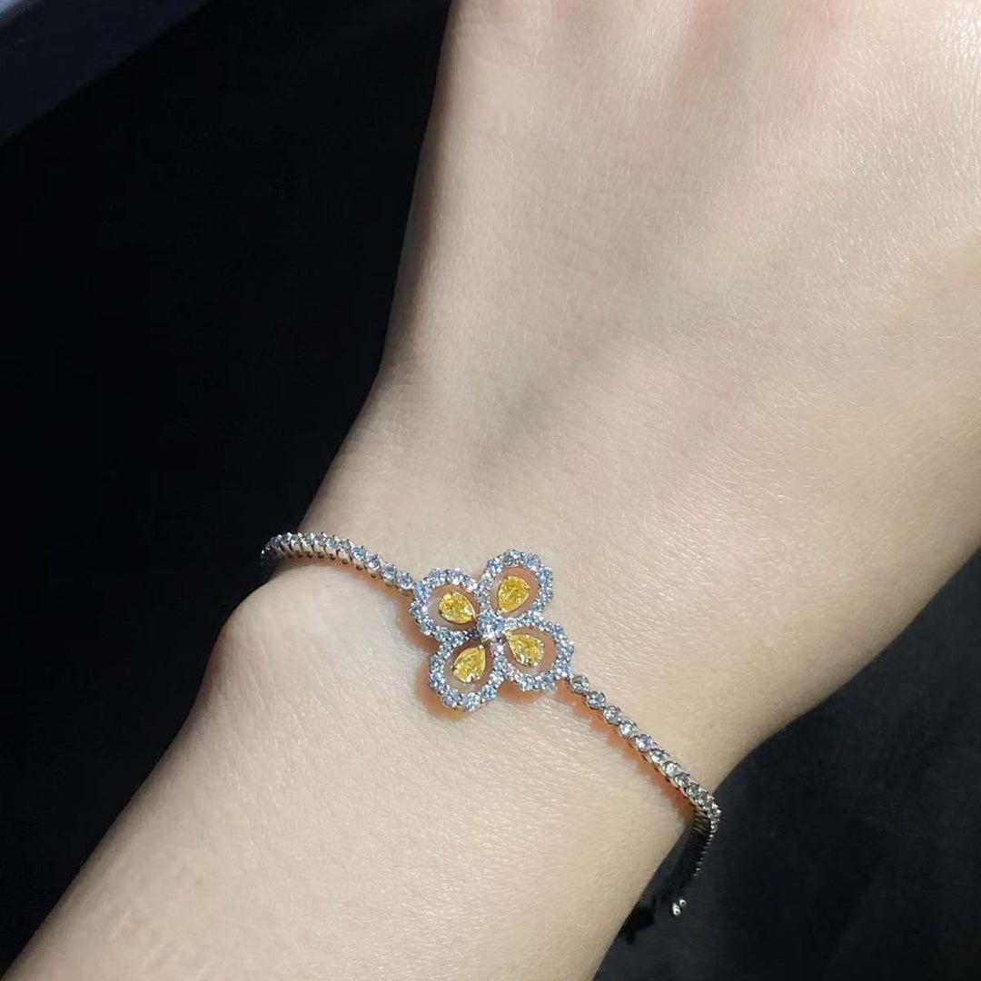 Natural Yellow Diamond Clover Bracelet D0.40ct d1.65ct. 18K