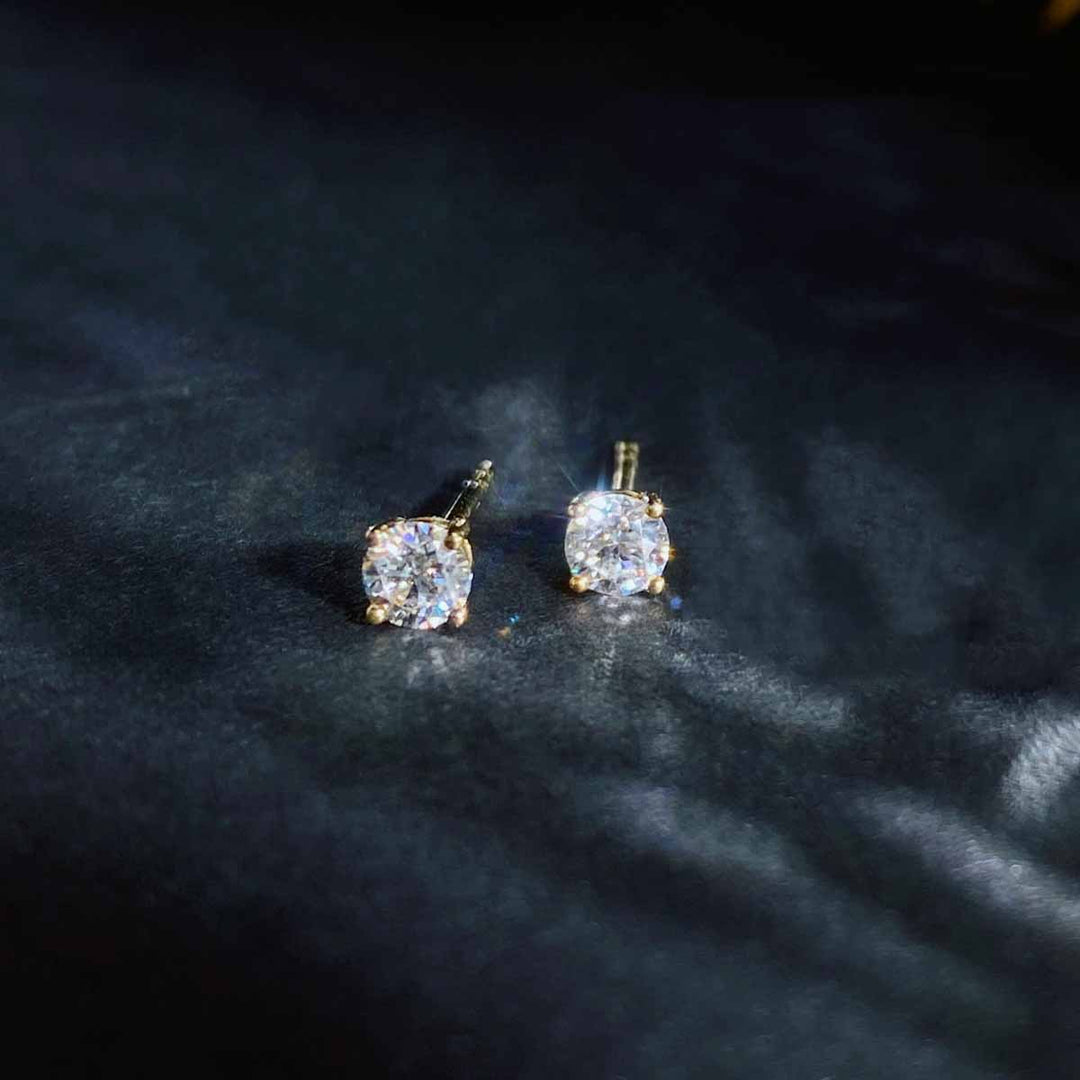 Natural White Diamond Earrings. D0.40ct H VS,18K