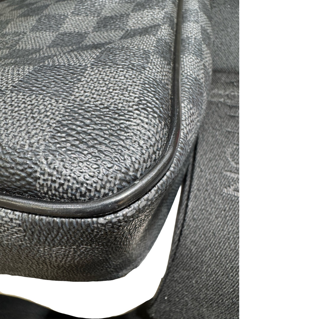 Louis Vuitton Men’s Messenger Bag Damier