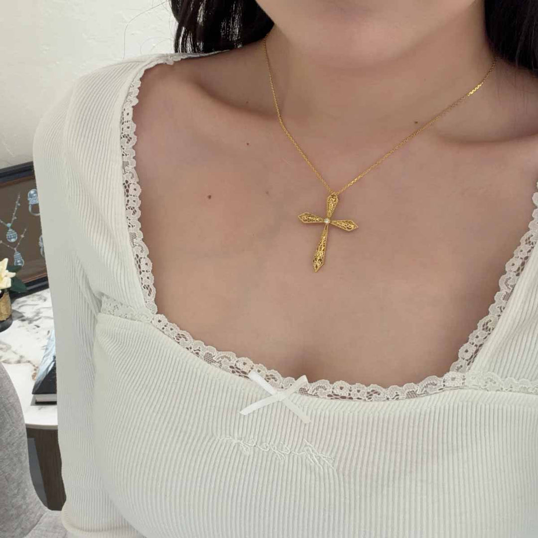 Natural White Diamond Openwork Pattern Cross Necklace D0.03ct,18K
