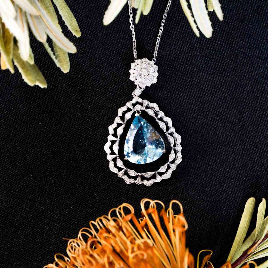 Natural Aquamarine Stone Pendant D4.41ct, Diamond d0.32ct. 18K Gold 5A