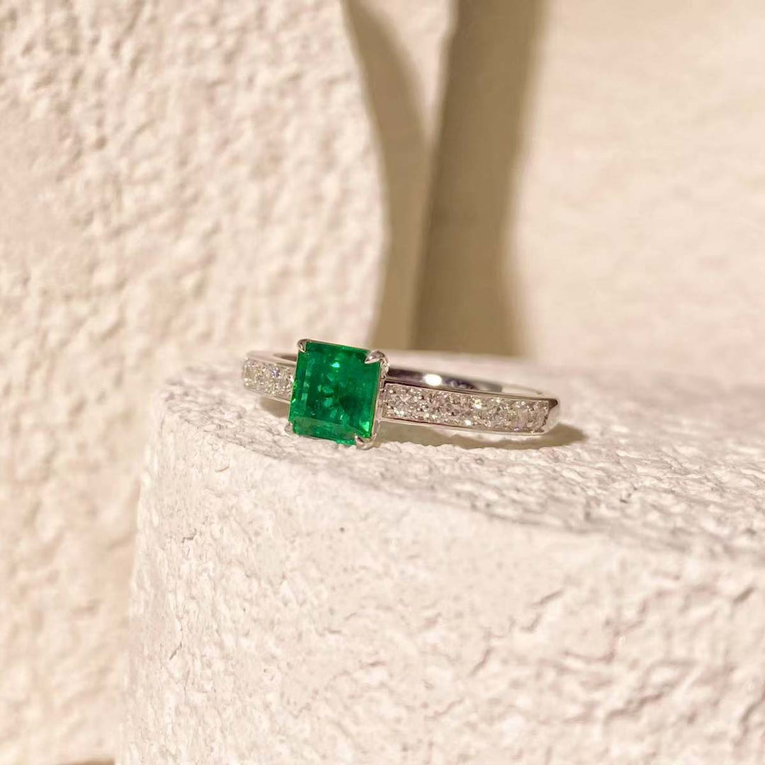 Emerald Ring D0.69ct d0.31ct 18K Zambia