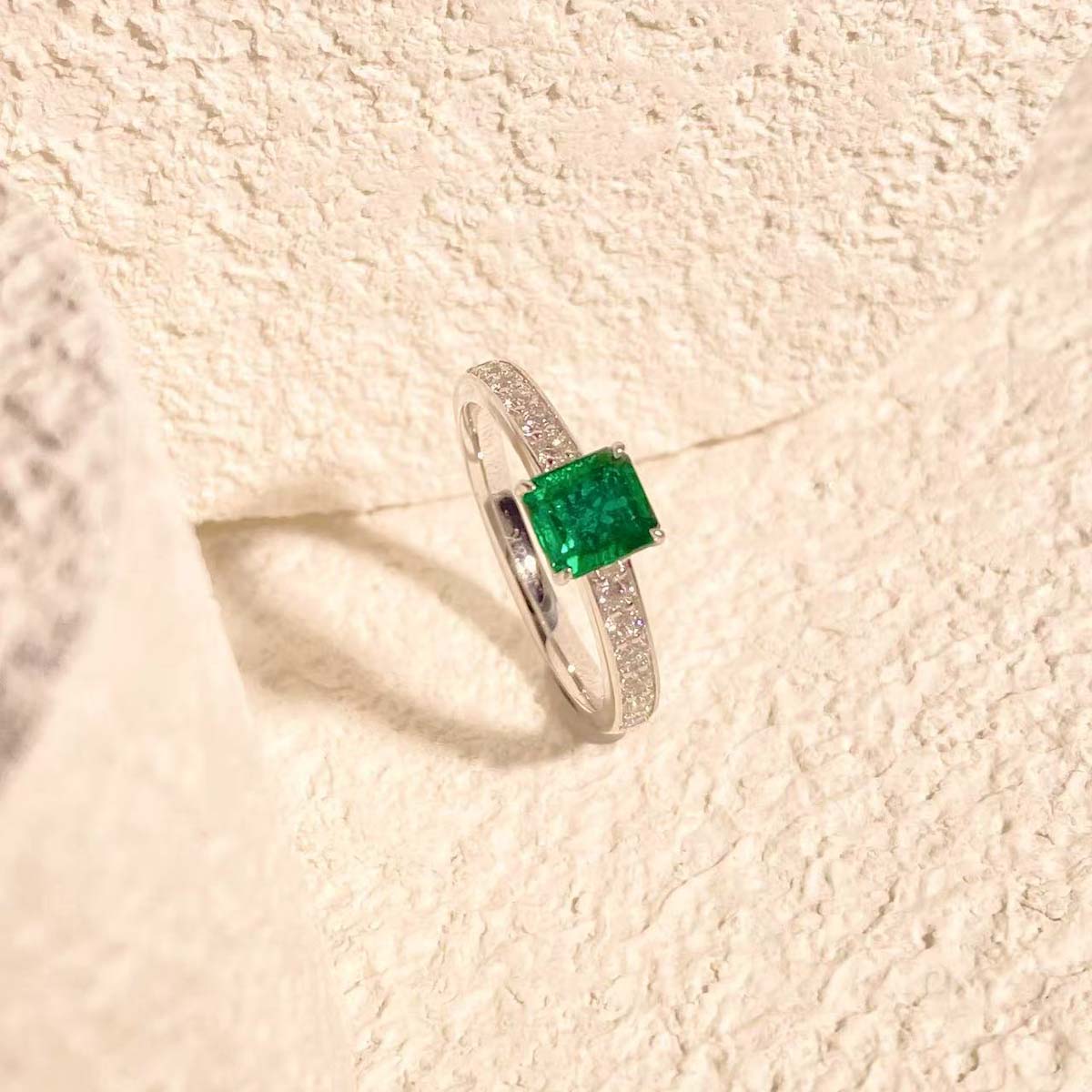Emerald Ring D0.69ct d0.31ct 18K Zambia