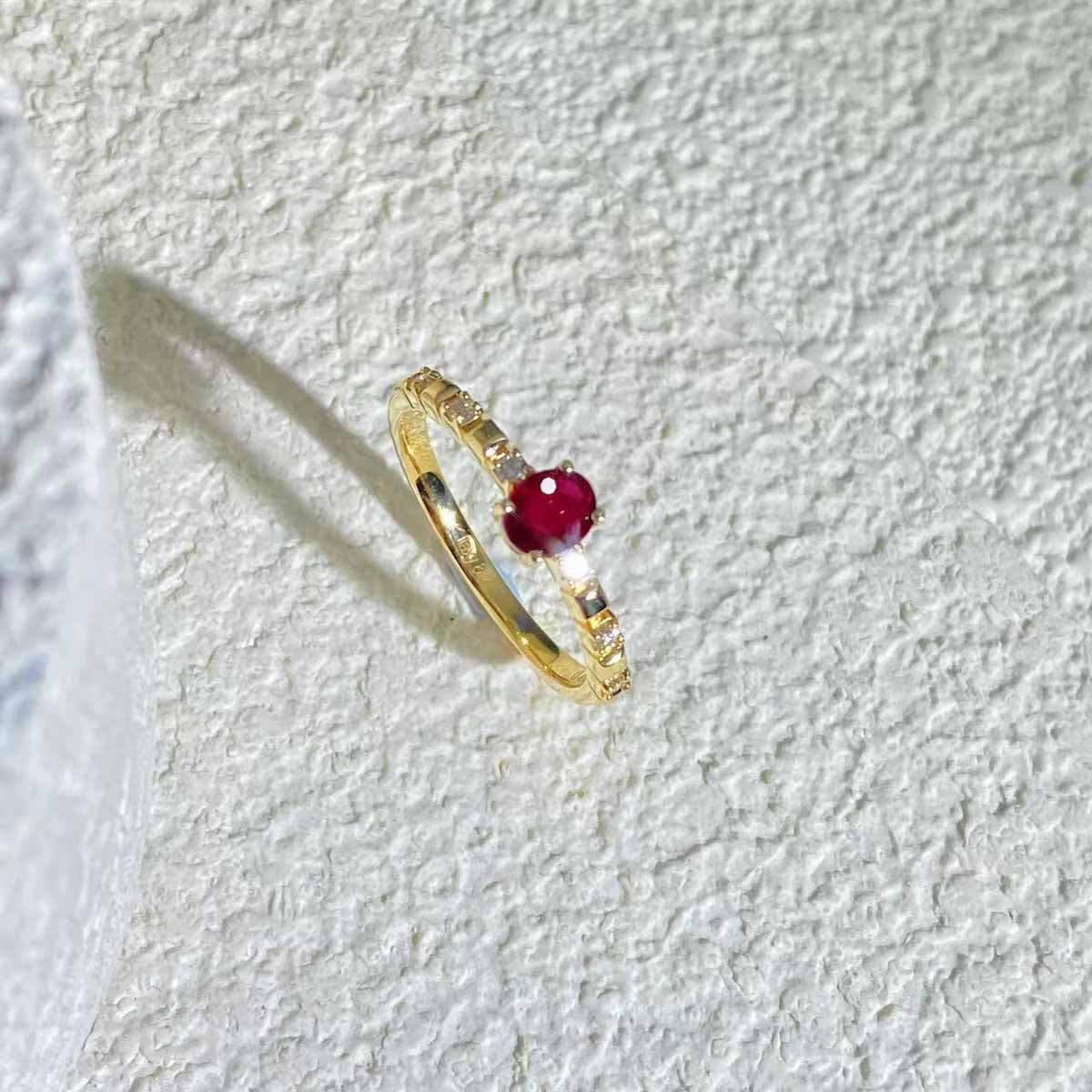 Mozambique Pigeon Blood Ruby Ring D0.40ct d0.10ct 18K