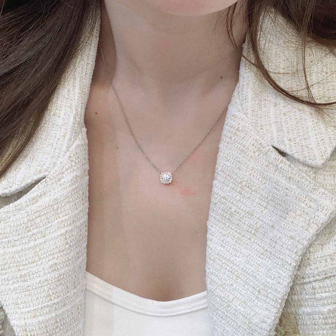 Natural White Diamond Necklace D0.30ct d0.12ct, 18K Gold GIA