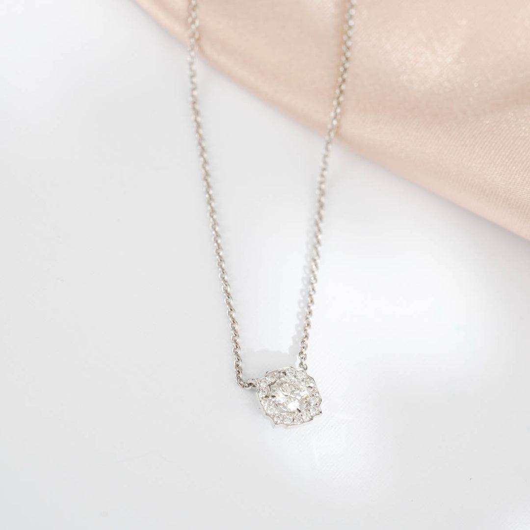 Natural White Diamond Necklace D0.30ct d0.12ct, 18K Gold GIA