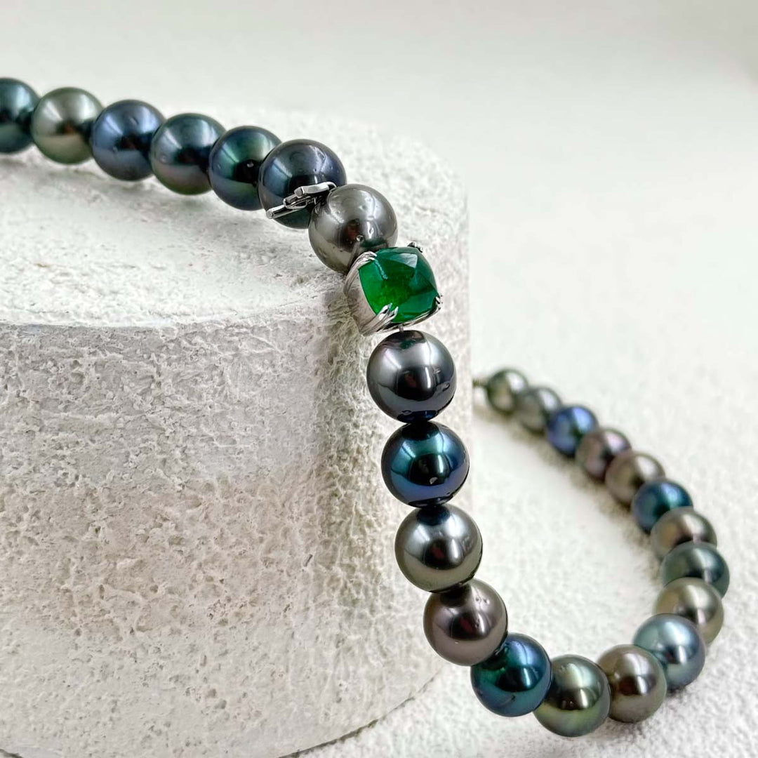 Tahiti Black Pearl and Emerald Necklace,8-11mm,d 3.23ct,18K