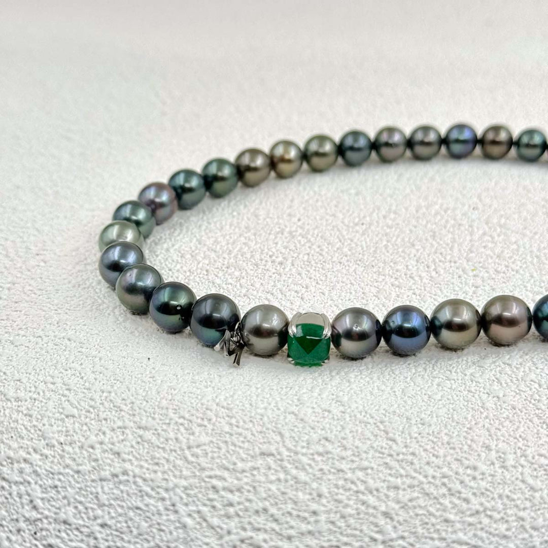 Tahiti Black Pearl and Emerald Necklace,8-11mm,d 3.23ct,18K
