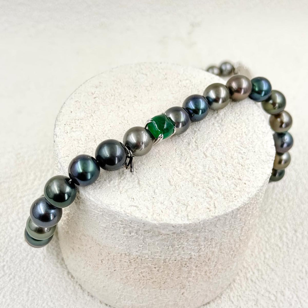 Tahiti Black Pearl and Emerald Necklace,8-11mm,d 3.23ct,18K