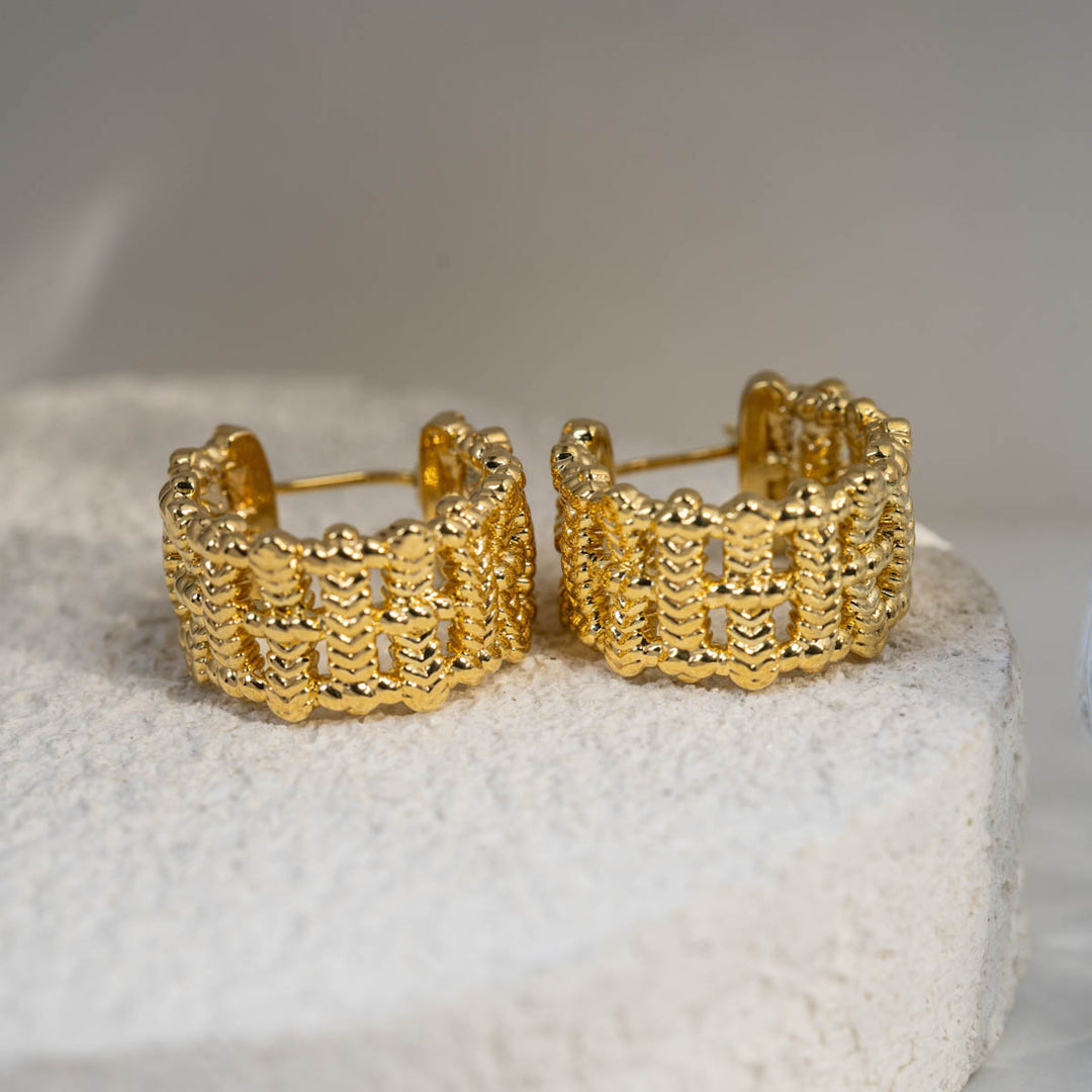 18K Solid Yellow Gold Woven Texture Hoop Earrings, 3.2g-3.3g