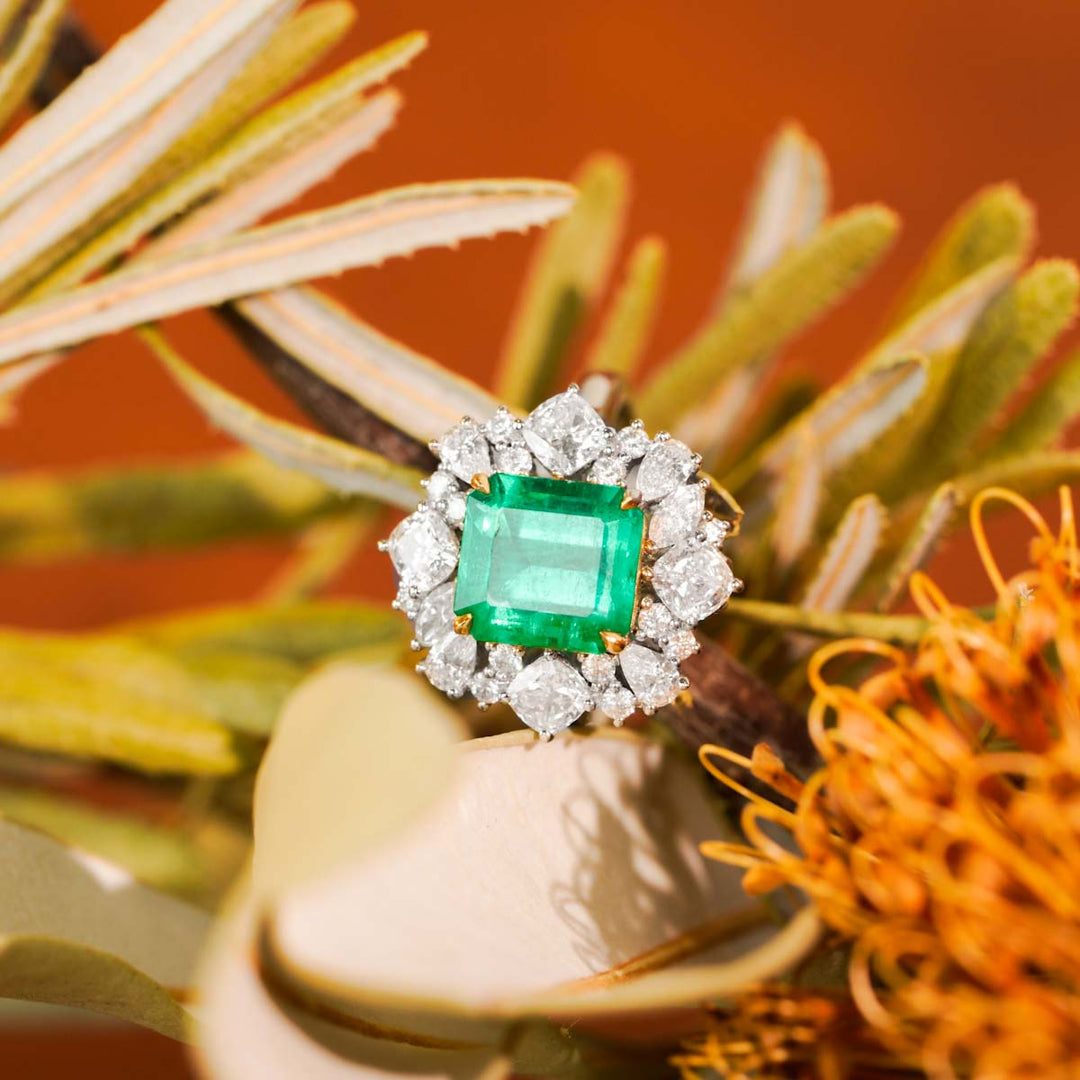Natural Columbia Intense Green Emerald Stone Ring D2.76ct, Diamond d1.63ct. 18K Gold