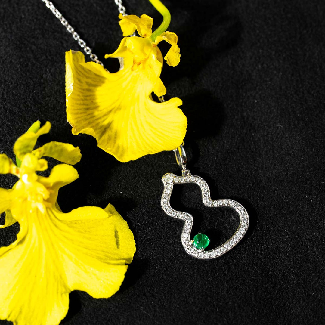 Natural Emerald Diamond Hulu Necklace D0.08ct, D0.13. 18K