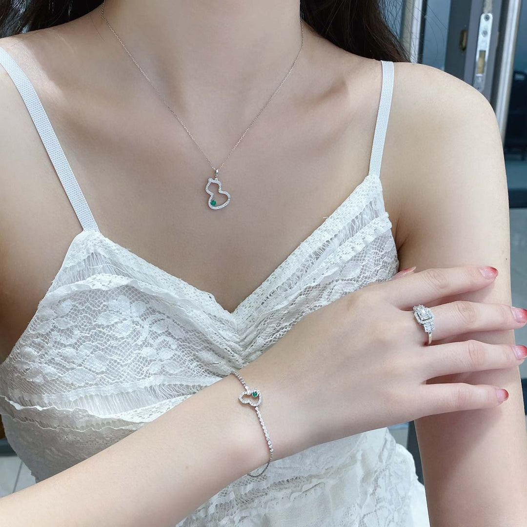 Natural Emerald Diamond Hulu Necklace D0.08ct, D0.13. 18K