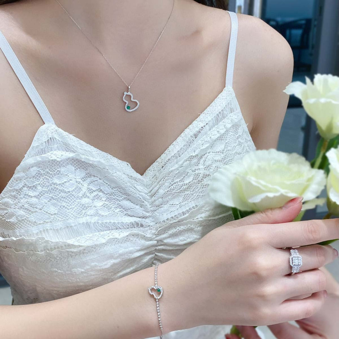 Natural Emerald Diamond Hulu Necklace D0.08ct, D0.13. 18K