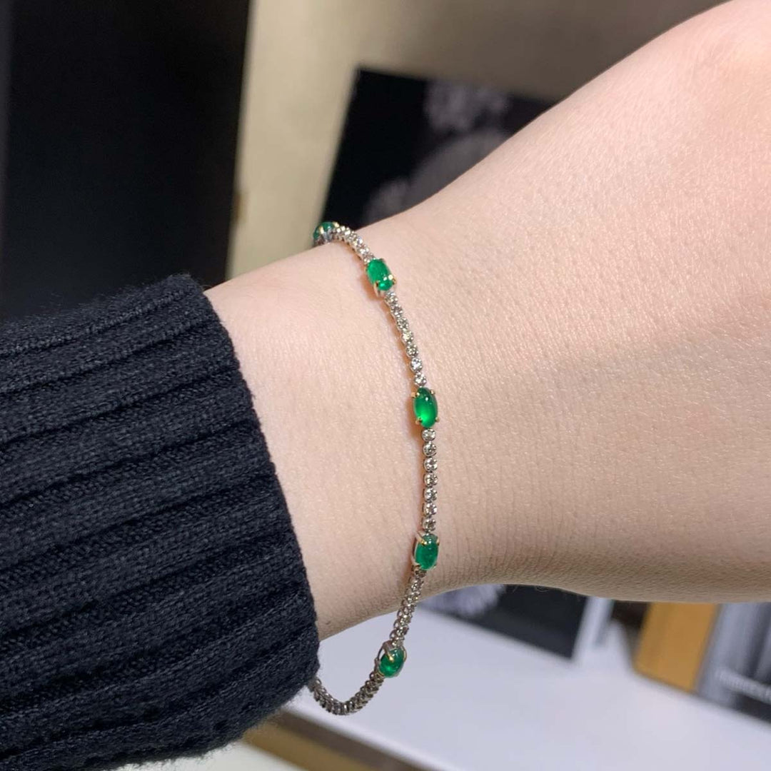Natural Emerald Stone Diamond Bracelet D1.2ct d1.0 ct. 18K Gold