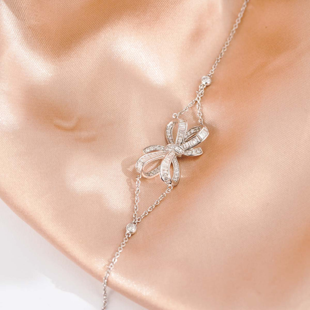 Natural White Diamond Bowknot Bracelet D0.75ct, 18K Gold