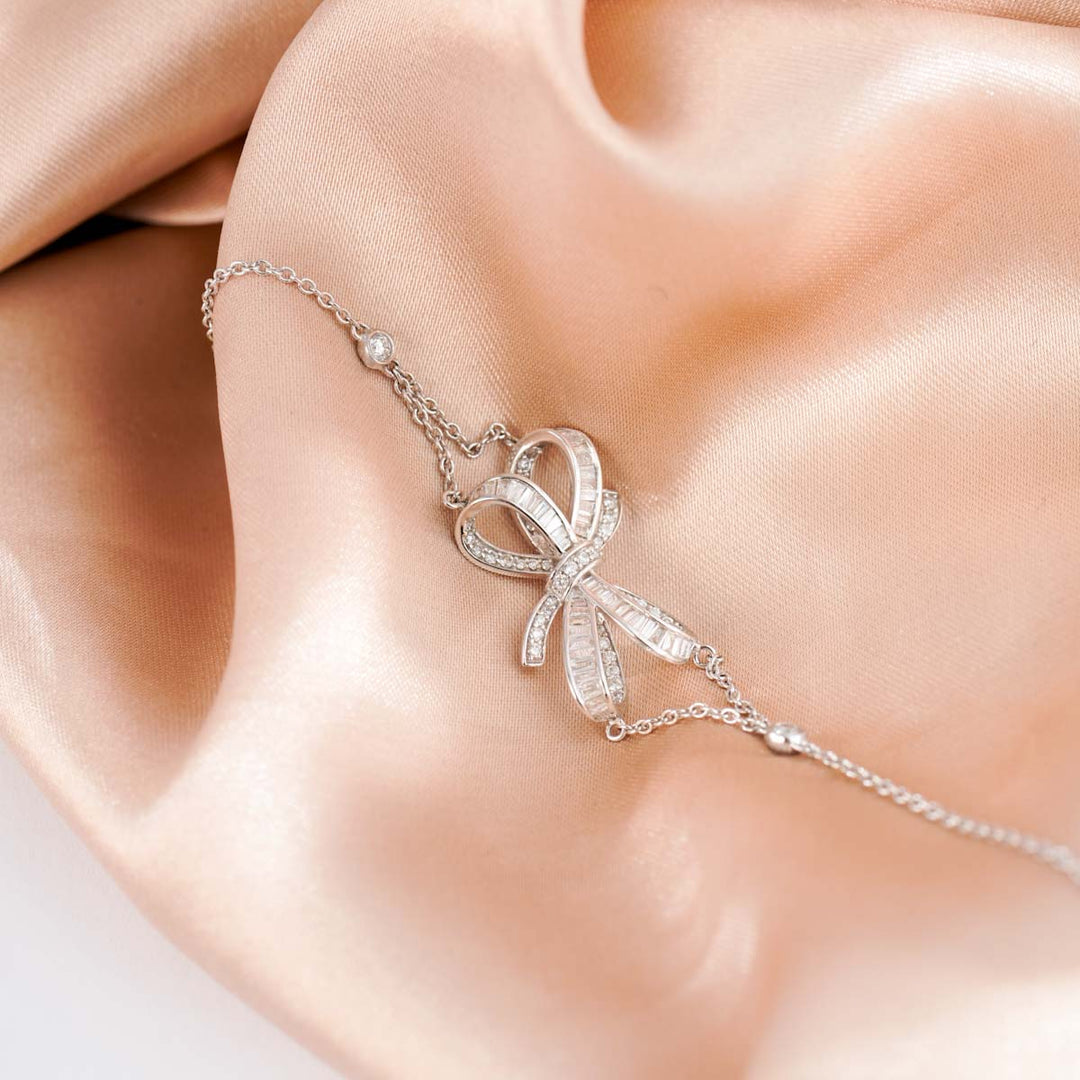 Natural White Diamond Bowknot Bracelet D0.75ct, 18K Gold