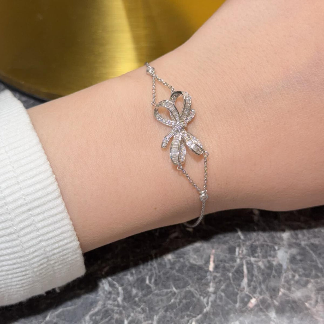 Natural White Diamond Bowknot Bracelet D0.75ct, 18K Gold