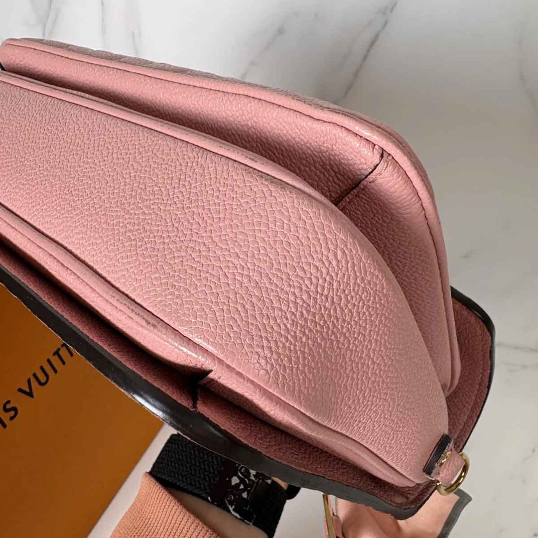 Louis Vuitton Pochette Métis Monogram Empreinte