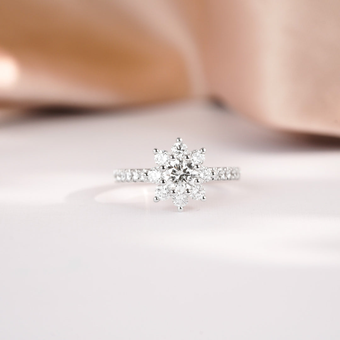 Natural White Diamond Ring D0.50ct d0.732ct, 18K Gold GIA