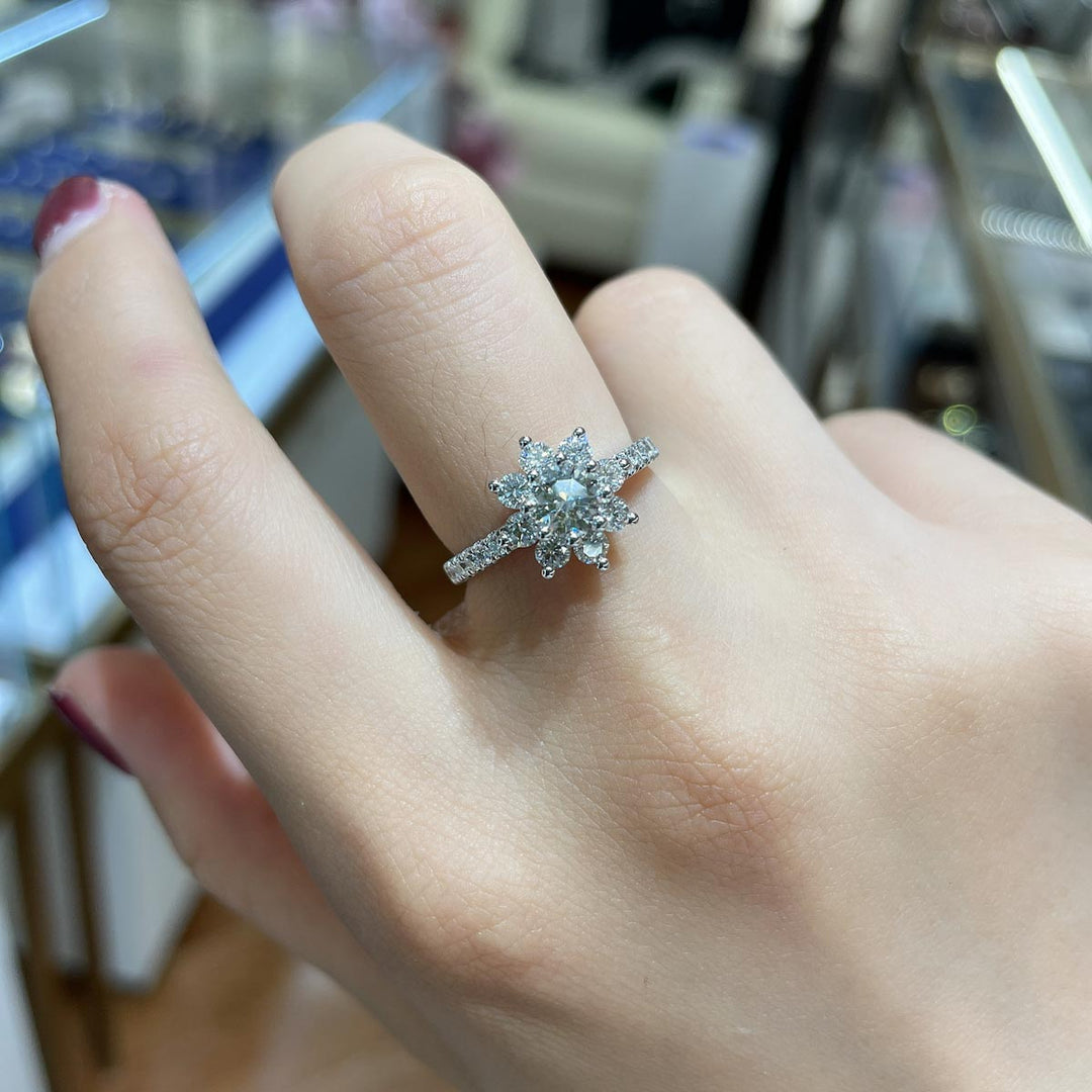 Natural White Diamond Ring D0.50ct d0.732ct, 18K Gold GIA