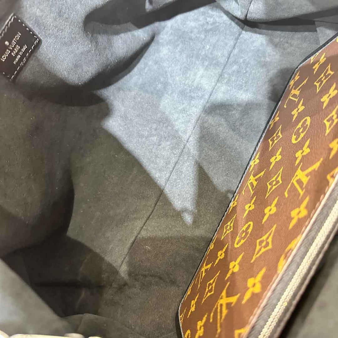 Louis Vuitton Black Carryall Vibe MM 39cm