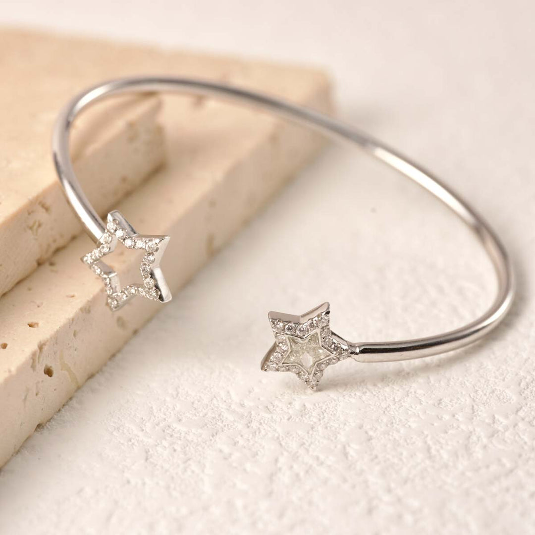 Natural White Diamond Star Bangle 18K D0.35ct d0.32ct. 18K