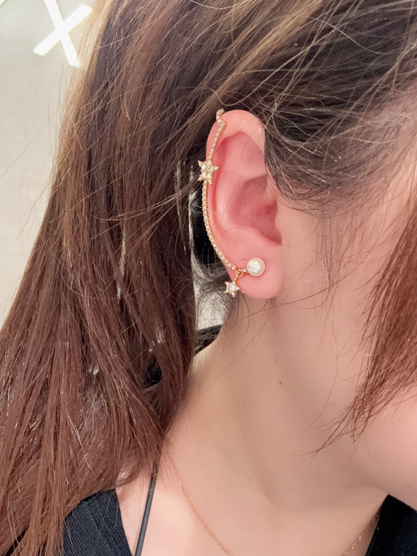 Dior Single Pearl Ear Cuff
