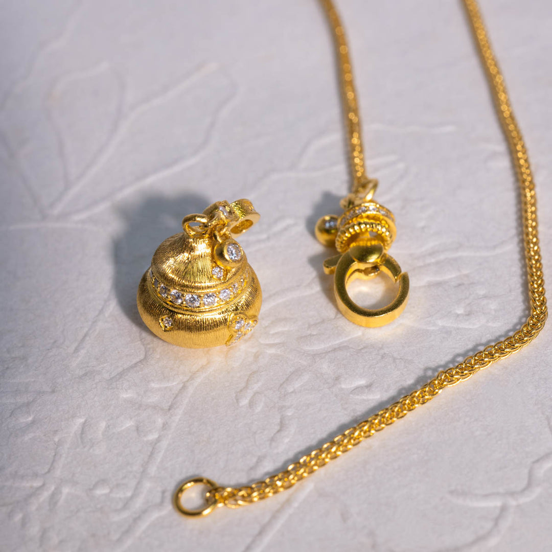 24k 999 Gourd Necklace 9.65g,White Diamond 0.272ct